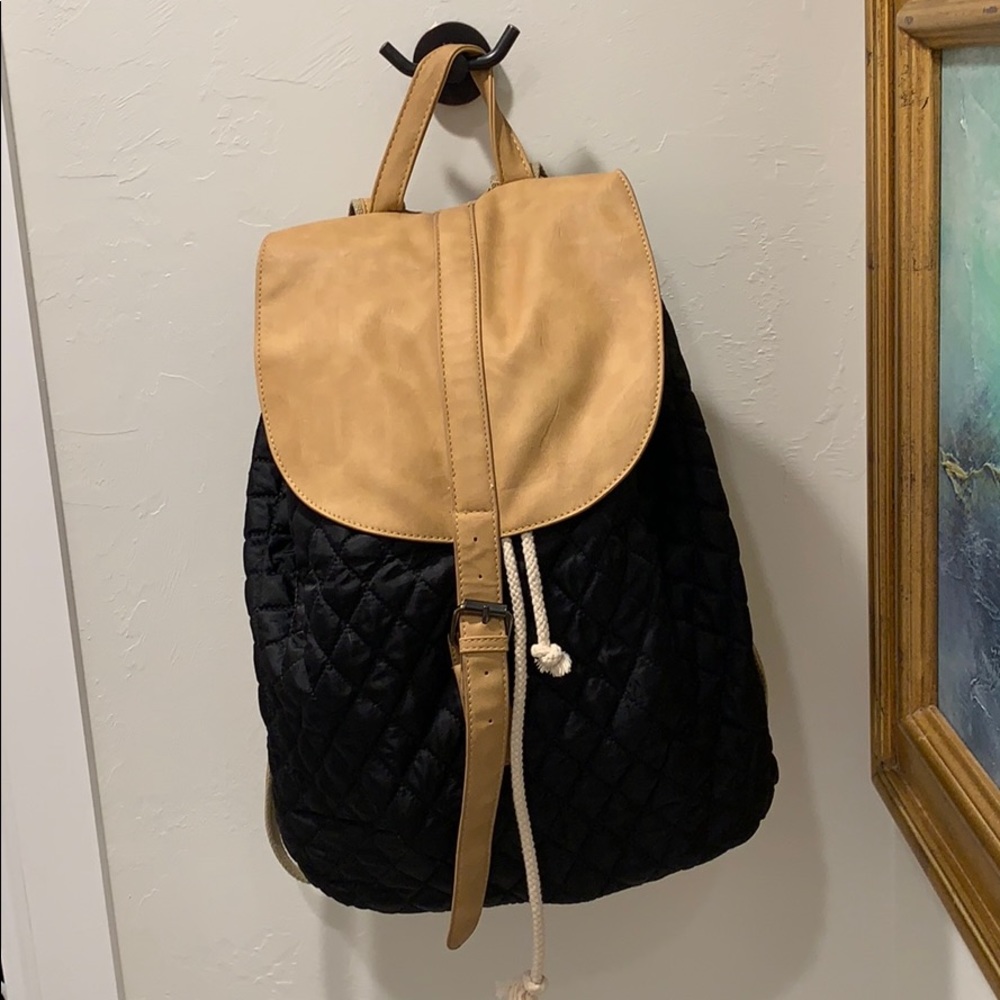 Drawstring backpack, black and camel